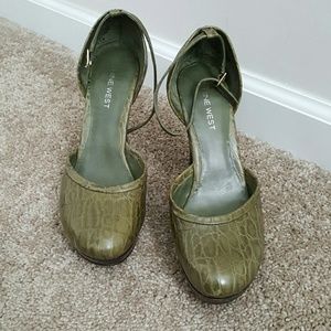 Cute olive green heels